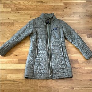 Patagonia Women's Green Quilted Puffer Jacket